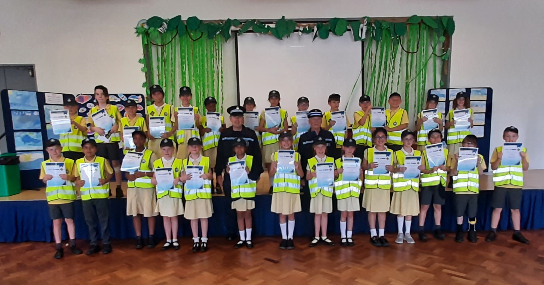 Image of the pupils with their certificates