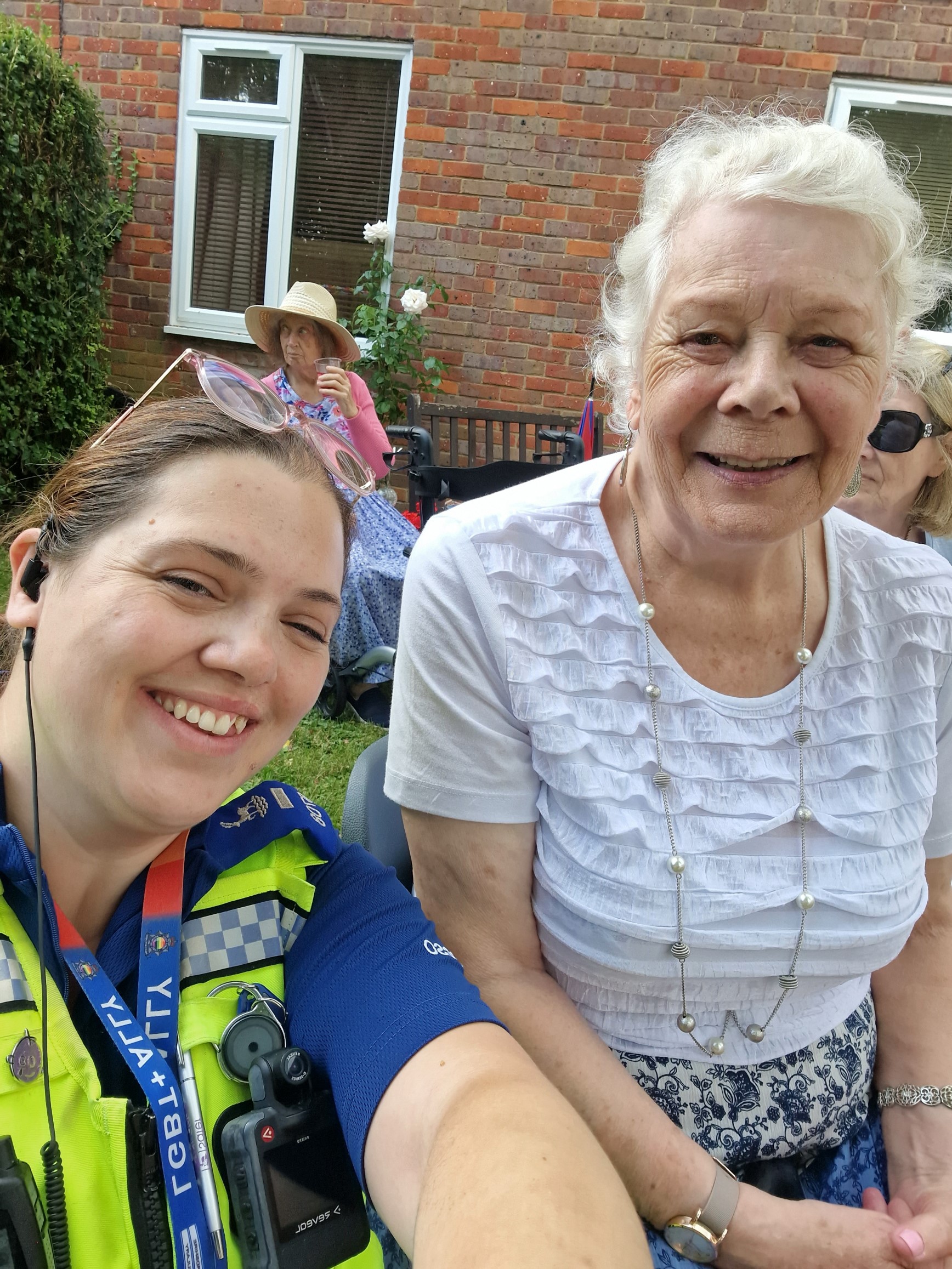 PCSO Carson and resident 