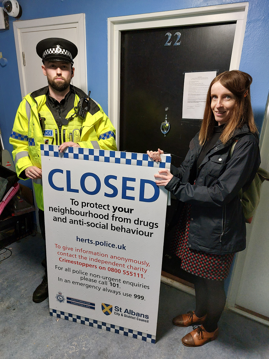 Closure sign 