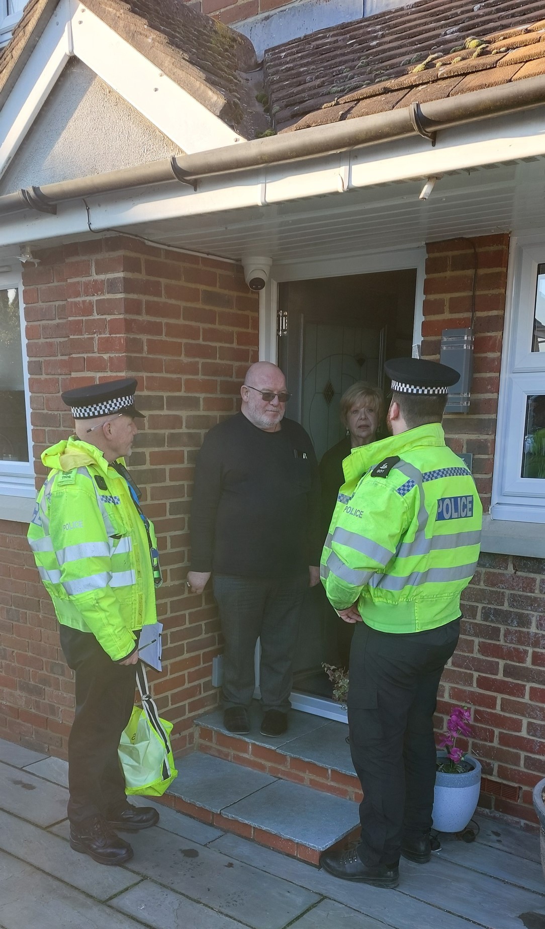 Image of officers talking to residents at a front door